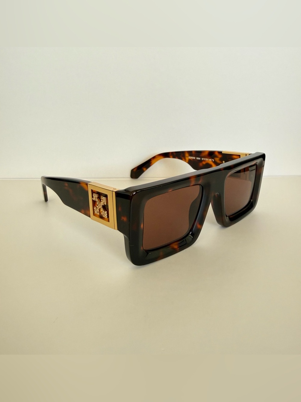NEW!!! Off-White unisex sunglasses OERI049 6064 Authentic